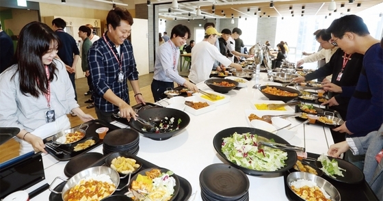 [한국의 일하기 좋은 기업(14) 구내식당 편] 밥맛 나는 식당 살맛 나는 직장 