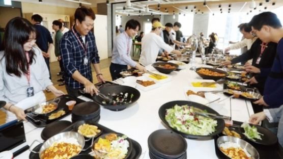 [한국의 일하기 좋은 기업(14) 구내식당 편] 밥맛 나는 식당 살맛 나는 직장 