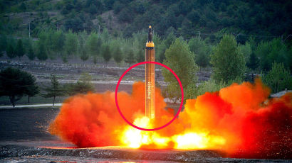 [포토사오정]14일 북한, 미사일 두 개 준비했나? 
