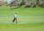 15일 인천 영종도 스카이72 골프클럽에서 열린 ‘와이드앵글익스트림 골프 챌린지 2017(W.ANGLE XTREME GOLF CHALLENGE 2017)’에서참가자가 골프채를 들고 질주하고 있다.  