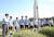 5?18 광주민주화운동 37주년 기념식을 하루 앞둔 17일 오후 광주 북구 운정동 국립518민주묘지에 학생들이 참배하고 있다. 프리랜서 장정필