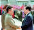 2000년 6월 13일 평양 순안공항에 도착한 김대중 대통령이 예상을 깨고 트랩까지 영접 나온 김정일 국방위원장의 두 손을 잡고 환하게 웃으며 인사말을 나누고 있다. 사진·중앙포토