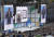 17일(현지 시간) 미국 마운틴뷰에서 열린 구글 개발자회의에서 순다 피차이 CEO가 ‘구글 렌즈’를 소개하고 있다. 스마트폰 카메라로 간판을 비추면 식당의 주요 메뉴와 손님들의 평가 등을 알려준다. [사진 구글] 