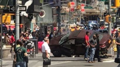 뉴욕 타임스퀘어에 차량 돌진..."한국인 부상자 없어"