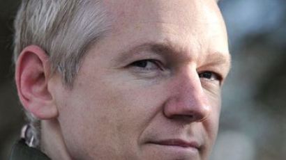 스웨덴 검찰, ‘성폭행 혐의’ 위키리크스 설립자 어산지 수배 해제 