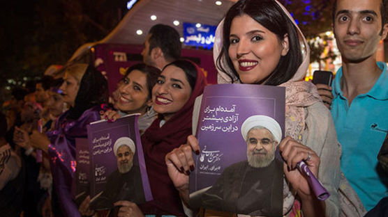 SNS 익숙한 이란 2030, 개혁파 로하니 택했다