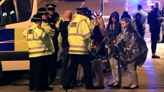 英 경찰 "자폭테러 추정…어린이 포함 사망자 22명으로 늘어"