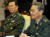 2008년 10월 남북군사실무회담에서 남측 수석대표인 이상철 국방부 북한정책과장이 북측 수석대표인 박림수 대좌의 이야기를 듣고 있다. [사진 중앙포토]