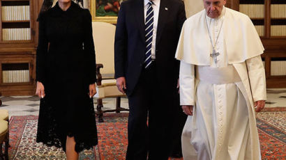 [사진] 트럼프·교황 첫 만남