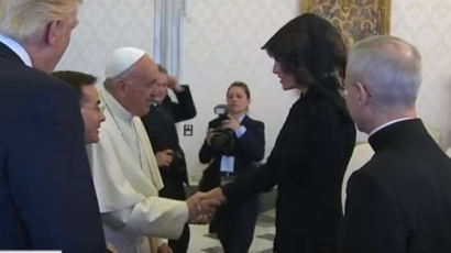 '포티차vs피자' 교황과 멜라니아 여사의 아리송한 대화 