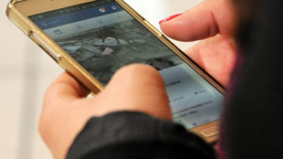 청소년 7명 중 1명 인터넷·스마트폰 '중독'…연령 점점 어려진다