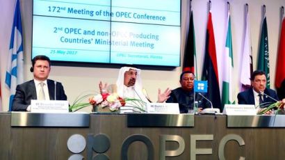OPEC, 원유 감산 연장 합의에도 유가 큰 폭 하락