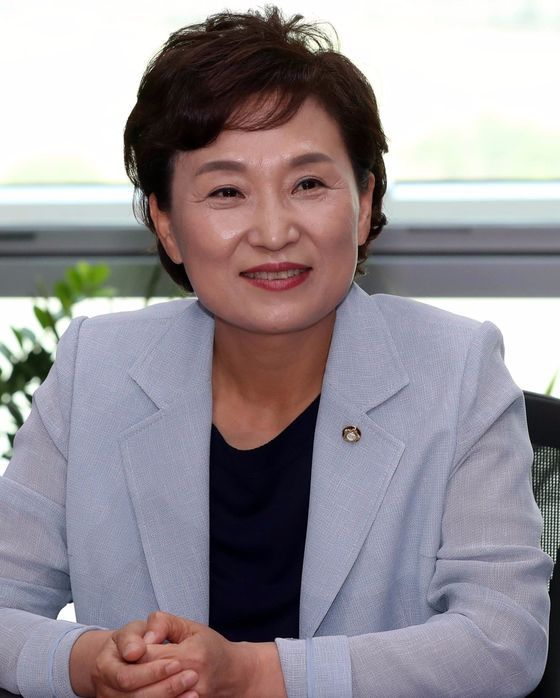 김현미 "국토는 국민의 집...맞춤형 주거복지·교통 공공성 강화"