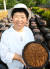 함씨네밥상 함정희(64·여) 대표가 국산 콩으로 담근 된장을 들어 보이고 있다. [프리랜서 장정필] 
