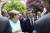 지난달 이탈리아 시칠리아에서 개최된 주요 7개국(G7) 정상회담에서 앙겔라 메르켈 독일 총리(왼쪽)가 에마뉘엘 마크롱 프랑스 대통령과 환담을 나누고 있다. [사진 마크롱 트위터]