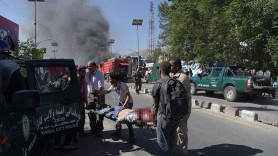 아프간 트럭 테러 최소 90명 숨져…IS "우리가 했다"