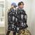 초코무(왼쪽)와 일본 아이돌그룹 &#39;산다이메 제이 소울 브라더스&#39;의 멤버가 굿즈로 만든 수건을 두르고 포즈를 취했다. [사진 초코무]
