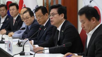 정우택 '사쿠라 발언' 놓고 자유한국당-국민의당 신경전