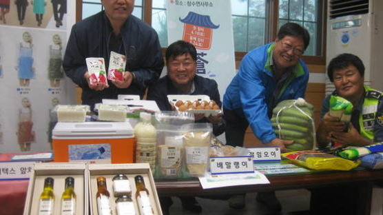 ‘포천 창수면의 제품이 한자리에’…주민이 생산한 농축산물 면사무소서 주말장터 열어 직접 판매