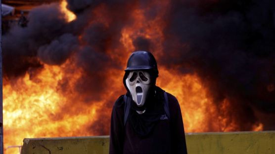  [서소문사진관]대통령 퇴진 요구 베네수엘라는 지금 전쟁터