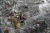 8일 오후 철거공사 중 건물이 무너져 인부 2명이 매몰된 서울 종로구 낙원동 사고 현장에서 소방대원들이 매몰된 인부 조모씨(48세) 구조작업을 벌이고 있다. / 20170108 전민규 기자