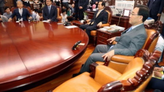  국회 교섭단체 정례 회동에 '나홀로 결석'한 자유한국당