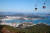 수려한 한려해상공원의 풍광을 내려다 보며 즐기는 경남 통영 한려수도케이블카는 국내 케이블카의 대표적인 성공 사례로 꼽힌다. [사진 통영관광개발공사]