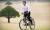 노무현 전 대통령이 청남대 소유권 이양을 하루 앞둔 2003년 4월 17일 청남대 골프장 잔디밭에서 자전거를 타고 있다. [사진 청남대관리사업소]