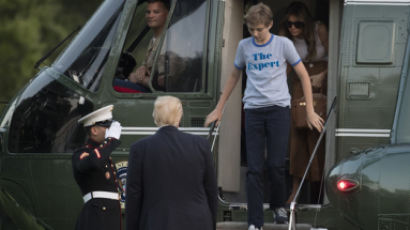 트럼프 11살 아들이 입고 완판된 티셔츠의 정체
