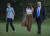 백악관에 도착한 도널트 트럼프 대통령과 부인 멜라니아, 아들 배런. [연합뉴스]
