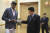 방북 중인 미국 전 프로농구(NBA) 선수 데니스 로드먼이 15일 김일국 북한 체육상에게 김정은에게 건네는 선물이라며 도널드 트럼프 미국 대통령의 저서 『거래의 기술』을 공개했다. [평양 AP=연합뉴스]