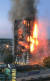 14일(현지시간) 영국 런던 서부 켄싱턴의 24층 임대아파트 그렌펠 타워에서 큰 불이 났다. 오전 1시쯤 저층부에서 폭발음과 함께 시작된 화재는 50여 분 만에 상층부까지 번지며 건물 전체를 전소시켰다. [AFP=연합뉴스]