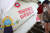 전주 남부시장 청년몰로 올라가는 계단 벽에 적힌 슬로건 &#39;적당히 벌고 아주 잘살자&#39;. 프리랜서 장정필
