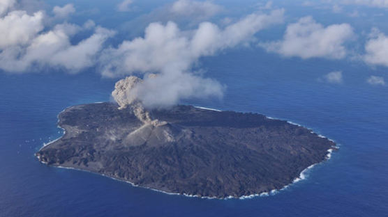 화산활동으로 일본 영해 70㎢ 넓어져…여의도 면적의 약 24배
