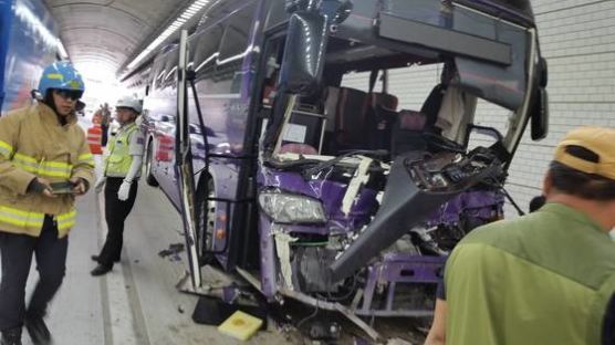 ‘마(魔)의 구간’ 영동고속도로 둔내터널서 버스 등 5대 연쇄 추돌