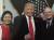 도널드 트럼프 대통령이 미셸 박 스틸 수퍼바이저와 숀 스틸 전 가주 공화당 의장과 포즈를 취하고 있다.