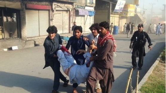 파키스탄 재래시장서 연쇄 폭탄 테러…150여 명 사상