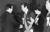 1995년 9월 관광진흥대회에서 김영삼 전 대통령이 신격호 롯데 회장에게 금탑산업훈장을 수여하고 있다.  [중앙포토]