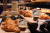 이즈니 베이커리의 대표 상품인 크로아상과 이즈니 버터 제품 [사진 현대백화점]