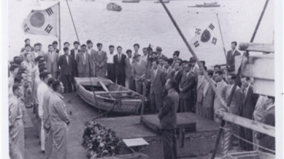 '지남호'가 부산에서 첫 출항한 29일, 한국 원양어업 60주년 되는 날