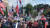 지난 22일 오후 경북 성주군 성주군청 앞 도로에서 고고도미사일방어(THAAD) 체계 배치를 찬성하는 보수단체 회원들이 집회를 하고 있다. 성주=김정석기자