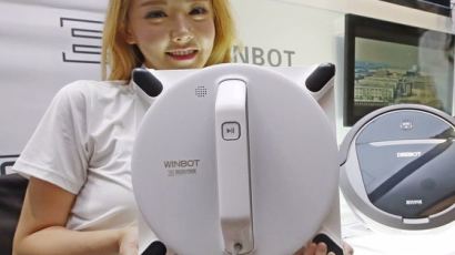 [사진] 유리창 닦는 로봇 청소기