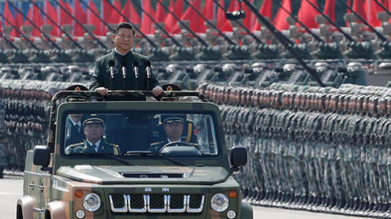 [사진] 홍콩 주둔 부대 사열하는 시진핑