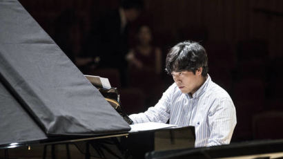 일주일에 139년 오가는 피아니스트 김선욱