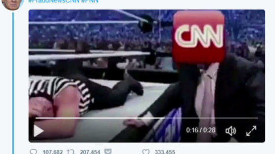 트럼프, CNN 때려 눕히는 영상 트윗 논란