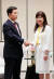 지난달 3일 싱가포르 샹그릴라 호텔에서 열린 제16회 아시아 안보회의에서 한ㆍ일 국방장관 회담에 앞서 한민구 국방부 장관(왼쪽)이 이나다 도모미 일본 방위상과 악수를 하고 있다. [사진 국방부]