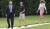 가장 최근에 찍힌 도널드 트럼프 대통령의 아들 배런 트럼프(가운데). 주말을 보내기 위해 지난 6월 30일 백악관을 떠날 때 찍힌 모습. [AP=연합뉴스]