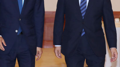 문재인 대통령, 김상곤·김은경 임명…웃음 두 번 터진 이유는