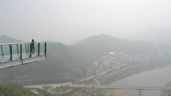 높이 120m 유리 전망대에 서니 백두대간과 남한강 비경 한눈에
