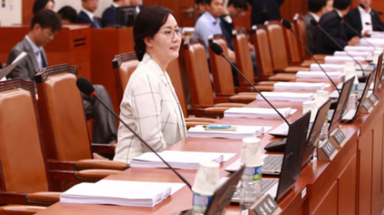상임위 보이콧 정국에서 유일하게 회의에 참석한 한국당 의원